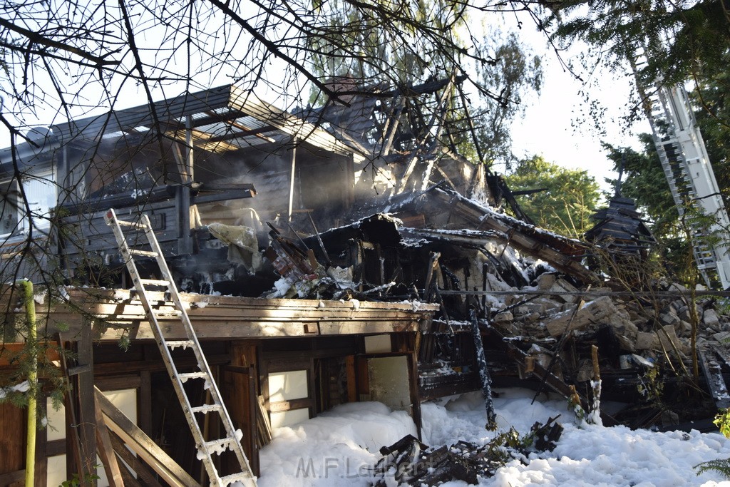 Grossfeuer Einfamilienhaus Siegburg Muehlengrabenstr P1199.JPG - Miklos Laubert